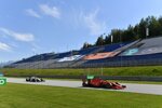 Charles Leclerc (Ferrari) und Nicholas Latifi (Williams) 