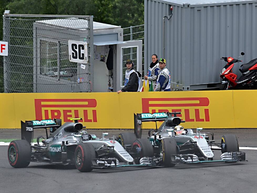 Nico Rosberg kollidiert mit Lewis Hamilton