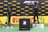 Bild zum Inhalt: Pokale auf Roboter-Boxen: Lewis Hamilton findet's übertrieben