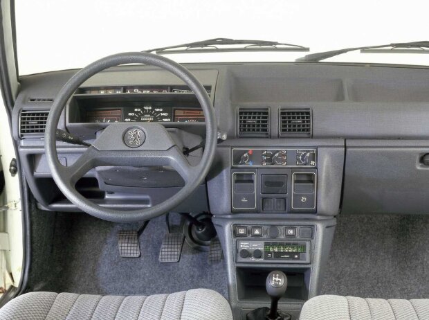 Peugeot 305