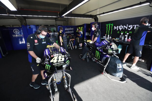 Yamaha Yamaha MotoGP ~Die Box von Valentino Rossi~ Yamaha Yamaha MotoGP ~Die Box von Valentino Rossi~