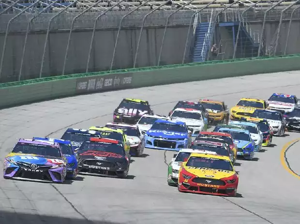 Start zum Quaker State 400 auf dem Kentucky Speedway 2020 Titel-Bild zur News: Start zum Quaker State 400 auf dem Kentucky Speedway 2020