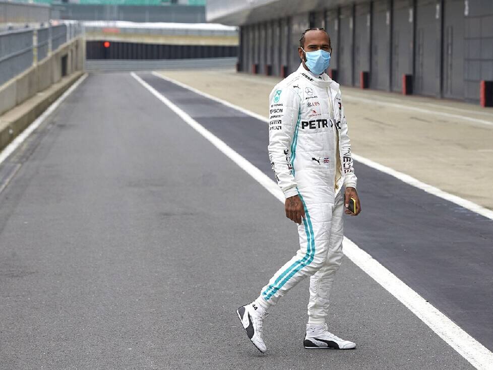Lewis Hamilton mit Maske