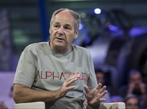 Gerhard Berger bei ServusTV am Hangar-7 in Salzburg Gerhard Berger bei ServusTV am Hangar-7 in Salzburg