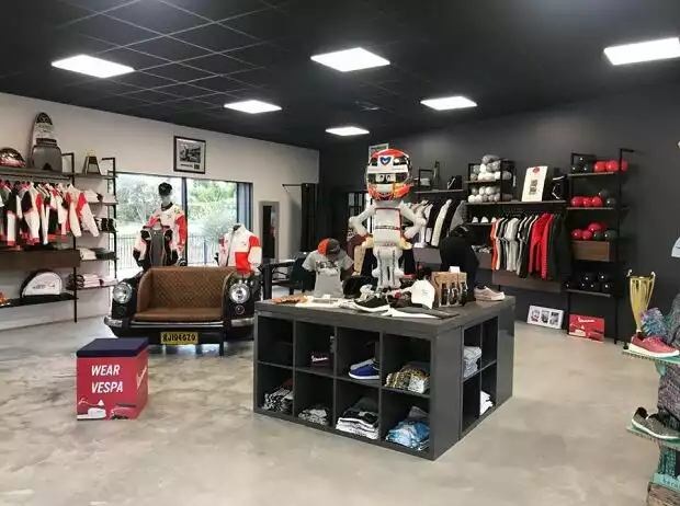 Shop des Vereins Jules Bianchi in Brignoles Titel-Bild zur News: Shop des Vereins Jules Bianchi in Brignoles