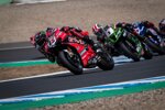 Scott Redding vor Jonathan Rea