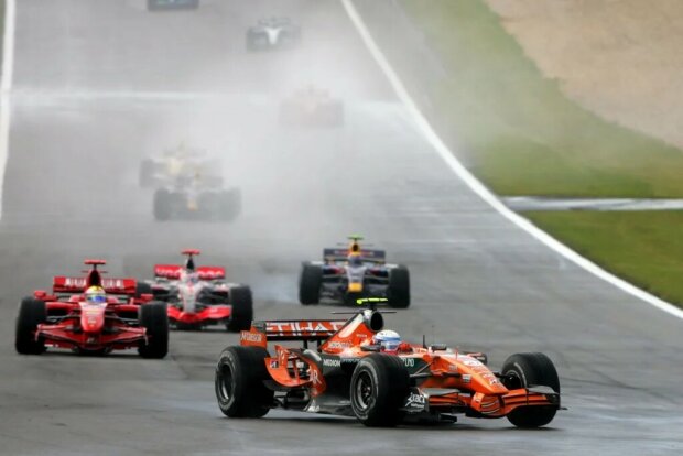 Markus Winkelhock Felipe Massa Ferrari Ferrari F1Spyker Etihad Aldar Spyker F1 Team F1 ~Markus Winkelhock und Felipe Massa ~ Markus Winkelhock Felipe Massa Ferrari Ferrari F1Spyker Etihad Aldar Spyker F1 Team F1 ~Markus Winkelhock und Felipe Massa ~