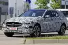 Bild zum Inhalt: Mercedes C-Klasse T-Modell (2021) erstmals als Erlkönig erwischt