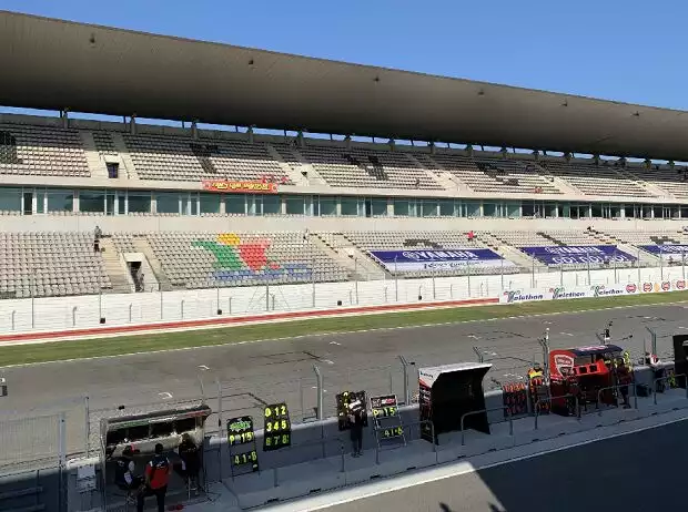 Portimao Tribünen Titel-Bild zur News: Portimao Tribünen
