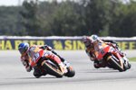 Alex Marquez vor Stefan Bradl 