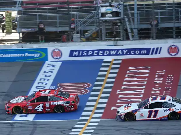 Kevin Harvick, Denny Hamlin Titel-Bild zur News: Kevin Harvick, Denny Hamlin