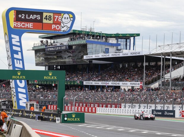 Titel-Bild zur News: 24h Le Mans, Zuschauer, Fans, Tribünen