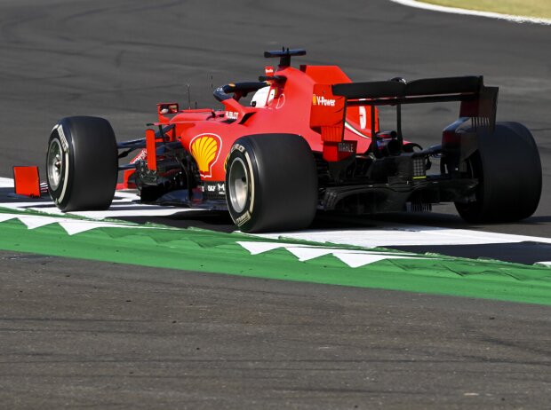 Titel-Bild zur News: Daniil Kwjat, Sebastian Vettel