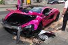 Bild zum Inhalt: Pinker McLaren 570S: Totalschaden nach Stadt-Unfall mit VW Golf