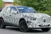 Bild zum Inhalt: Mercedes GLC (2021) noch gut getarnt erwischt