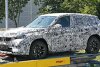 BMW X1 (2021): Erlkönig zeigt sich auf einem Anhänger
