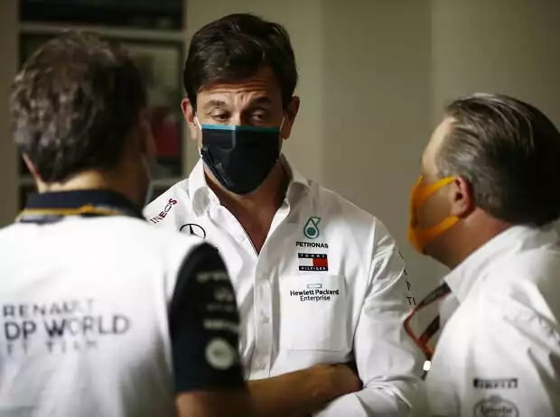 Toto Wolff, Zak Brown, Cyril Abiteboul Titel-Bild zur News: Toto Wolff, Zak Brown, Cyril Abiteboul