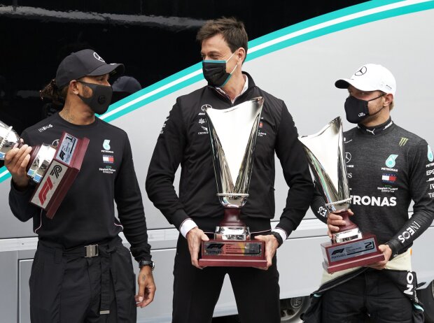 Lewis Hamilton, Toto Wolff, Valtteri Bottas Lewis Hamilton, Toto Wolff, Valtteri Bottas