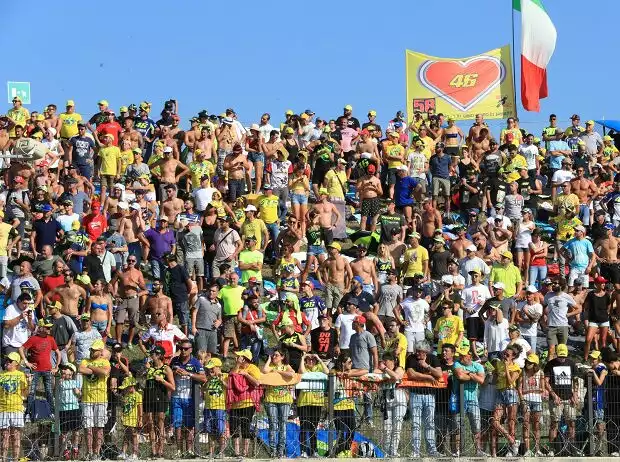 Titel-Bild zur News: Rossi Fans in Misano