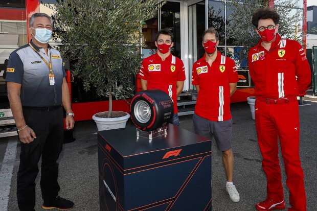 Charles Leclerc Sebastian Vettel Mattia Binotto Ferrari Ferrari F1 ~Charles Leclerc (Ferrari), Sebastian Vettel (Ferrari) und Mattia Binotto ~ 