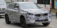 Bild zum Inhalt: BMW X1 (2021) mit Glasdach und großem Grill erwischt