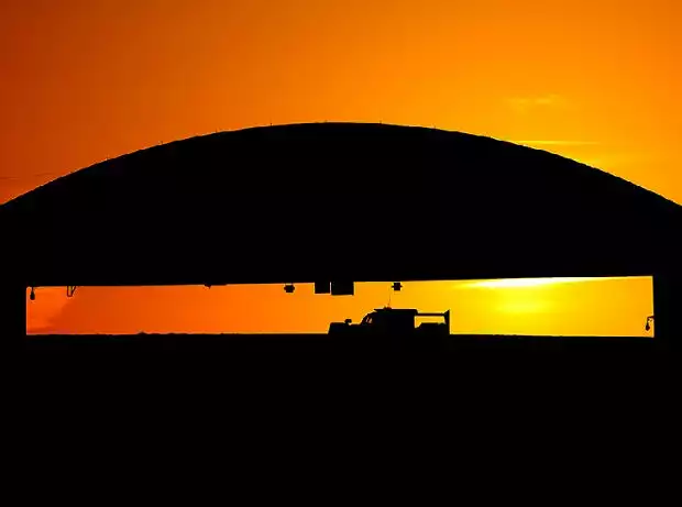 Sonnenaufgang am Circuit de la Sarthe in Le Mans Titel-Bild zur News: Sonnenaufgang am Circuit de la Sarthe in Le Mans