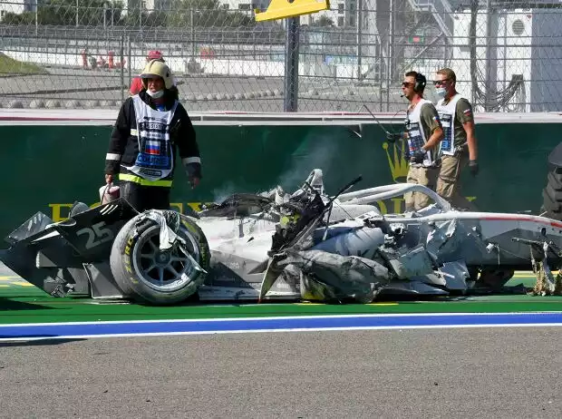 Unfall: Luca Ghiotto, Jack Aitken Titel-Bild zur News: Unfall: Luca Ghiotto, Jack Aitken