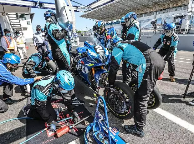 SERT-Suzuki beim Boxenstopp Titel-Bild zur News: SERT-Suzuki beim Boxenstopp