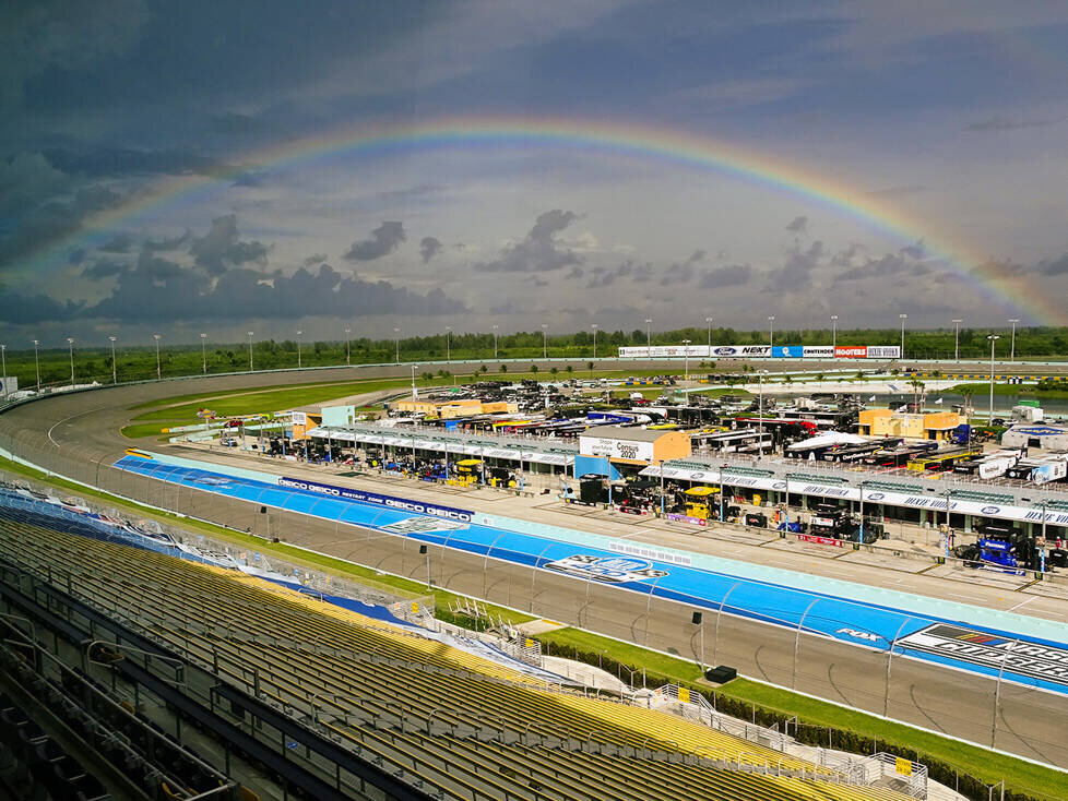 Regenbogen über dem Homestead-Miami Speedway