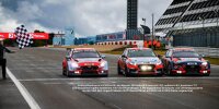 Die Hyundai-Rennwagen überqueren gemeinsam die Ziellinie der 24h vom Nürburgring 2020