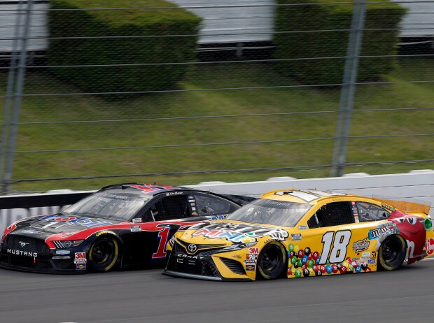 Clint Bowyer, Kyle Busch