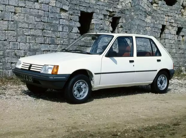 Loic Duval, Peugeot 205 Titel-Bild zur News: Loic Duval, Peugeot 205