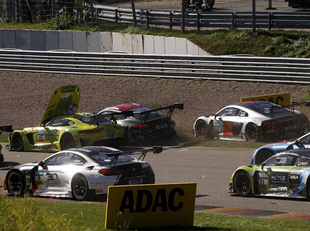 Action beim GT-Masters auf dem Sachsenring