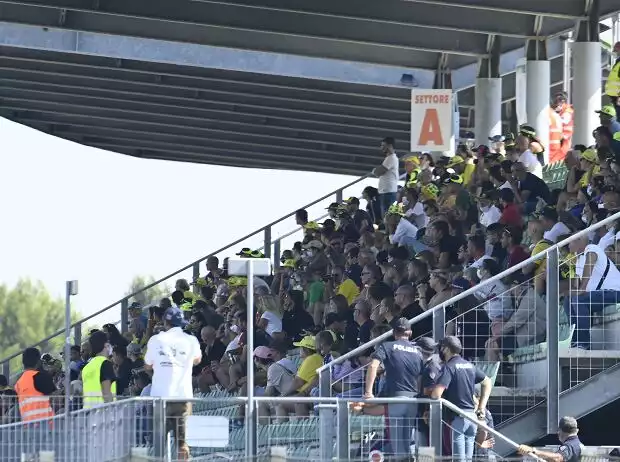 Fans in Misano Titel-Bild zur News: Fans in Misano
