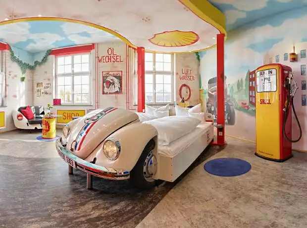 V8 Hotel Stuttgart Themezimmer, gestaltet von Christoph Hodgson Titel-Bild zur News: V8 Hotel Stuttgart Themezimmer, gestaltet von Christoph Hodgson