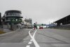 Bild zum Inhalt: Nach Hamilton-Strafe: FIA reagiert auf Kritik, führt Bodenmarkierung ein