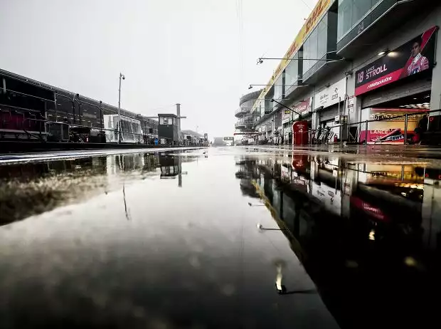 Titel-Bild zur News: Nasse Boxengasse am Nürburgring 2020