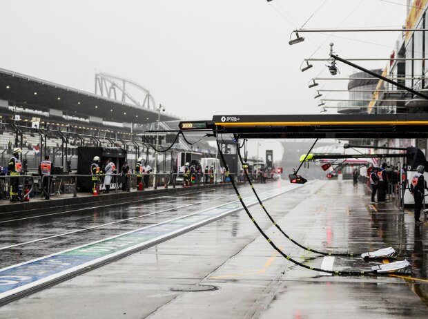 Die verregnete Boxengasse am Nürburgring 2020 Die verregnete Boxengasse am Nürburgring 2020