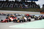 Charles Leclerc (Ferrari), Max Verstappen (Red Bull), Daniel Ricciardo (Renault) und Esteban Ocon (Renault) 