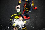 Daniel Ricciardo (Renault) und Max Verstappen (Red Bull) 