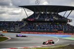 Charles Leclerc (Ferrari) und Sergio Perez (Racing Point) 