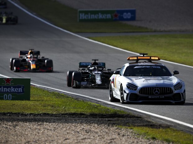 Titel-Bild zur News: Safety-Car, Lewis Hamilton, Max Verstappen