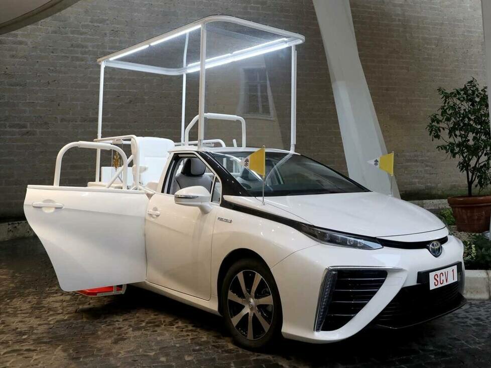 Toyota Mirai, Papamobil