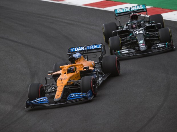 Carlos Sainz, Lewis Hamilton Carlos Sainz, Lewis Hamilton