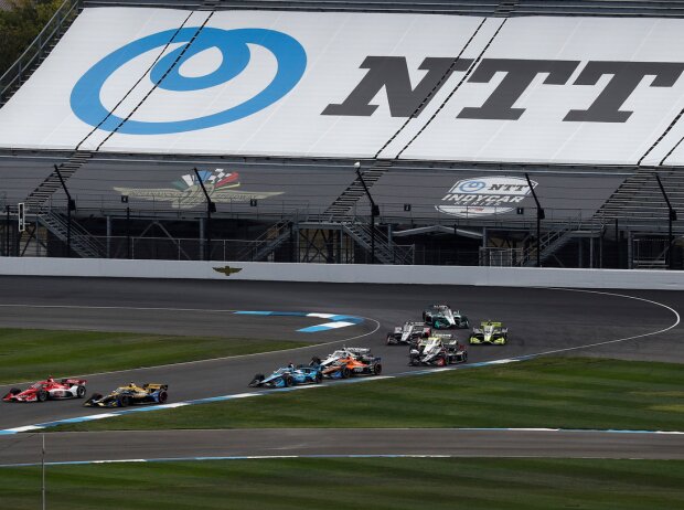 IndyCar-Action auf dem Indianapolis-Rundkurs IndyCar-Action auf dem Indianapolis-Rundkurs