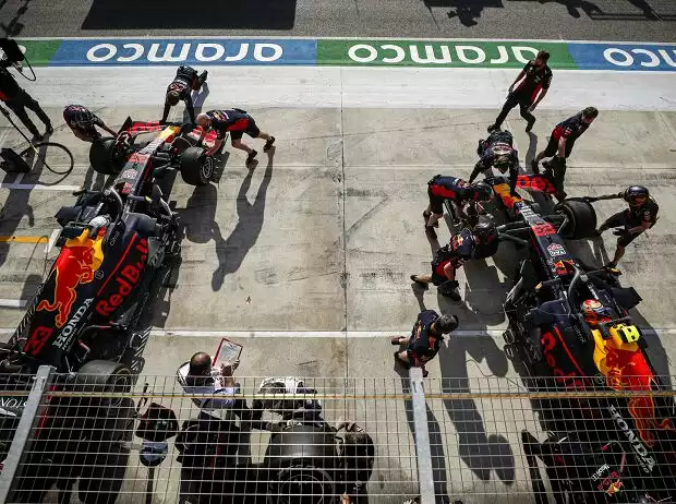Max Verstappen, Alexander Albon Titel-Bild zur News: Max Verstappen, Alexander Albon