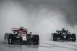 Antonio Giovinazzi (Alfa Romeo) und Lewis Hamilton (Mercedes) 