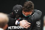 Lewis Hamilton (Mercedes) und Toto Wolff 