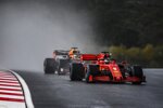 Sebastian Vettel (Ferrari) und Max Verstappen (Red Bull) 