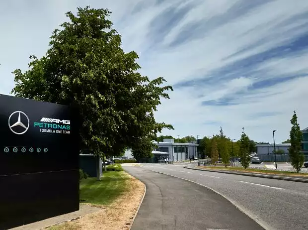 Mercedes-Fabrik in Brackley Titel-Bild zur News: Mercedes-Fabrik in Brackley